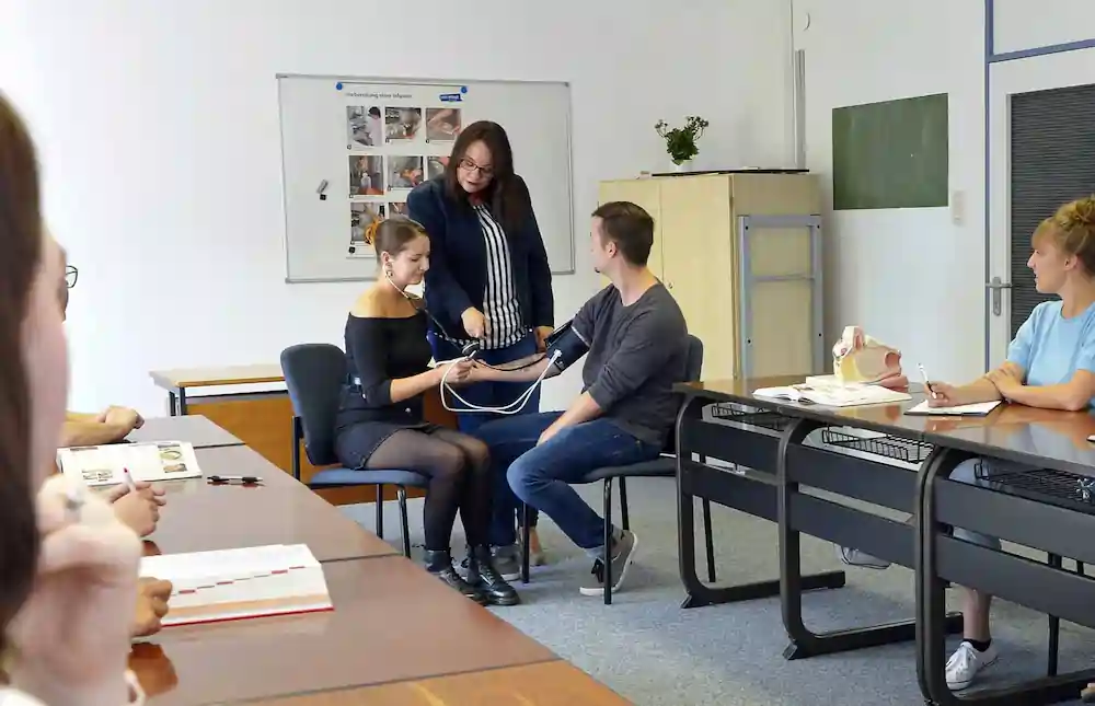 Ausbildungen in der Pflege bei der AFG Solingen Ausbildungen in der Pflege bei der AFG Solingen